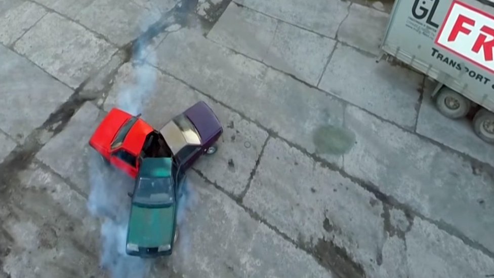Три русские машины слились воедино в попытке сделать спиннер на основе автомобиля