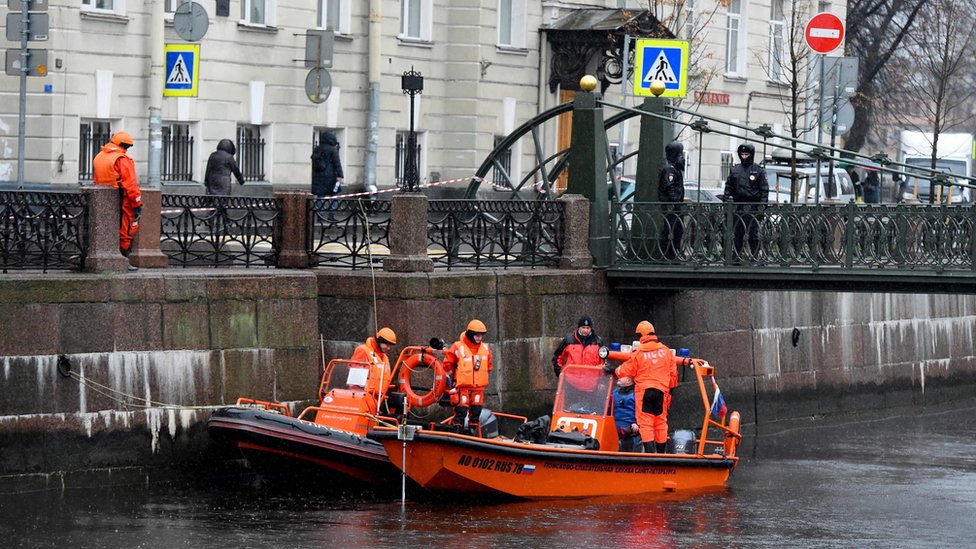 Divers search the Moika river