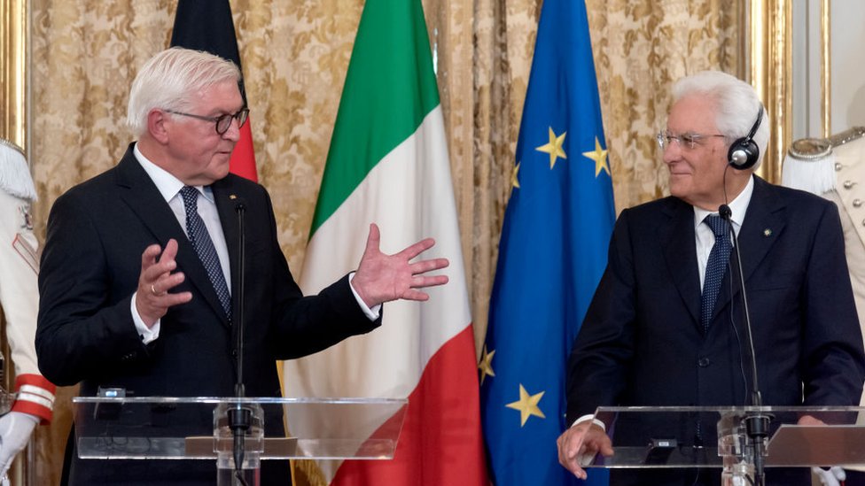 Almanya Cumhurbaşkanı Frank-Walter Steinmeier (solda) ve İtalya Cumhurbaşkanı Sergio Mattarella