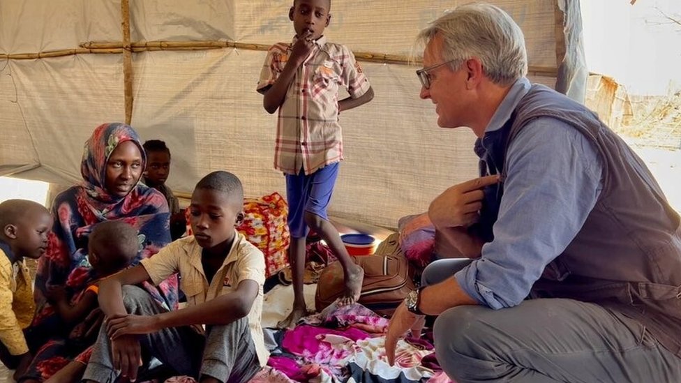 WFP Regional Director for Eastern Africa Michael Dunford talks to a family who have fled across the border into South Sudan.