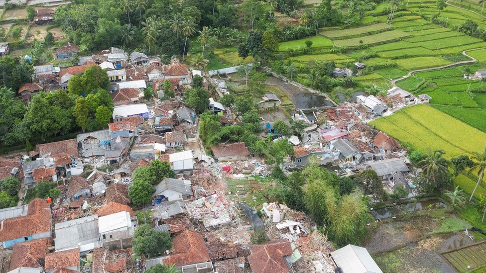 Indonesia earthquake: Rescuers battle aftershocks as survivor search continues