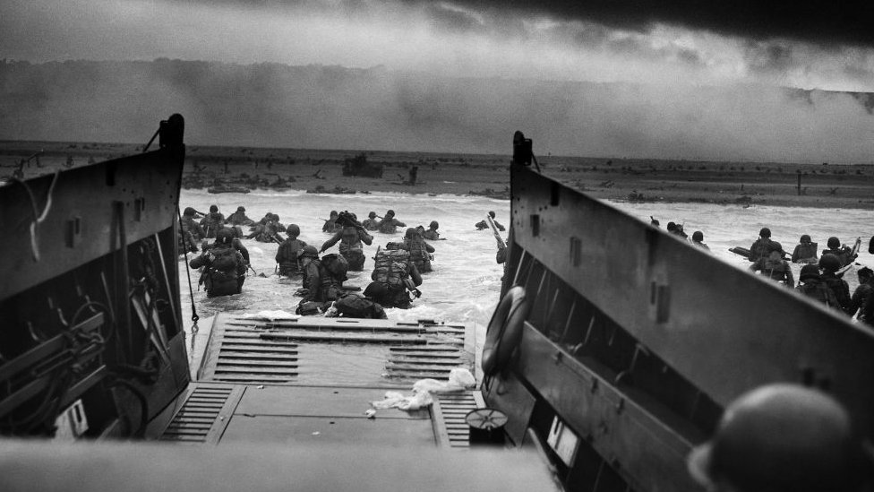 Desembarco de tropas estadounidenses en la playa de "Omaha".