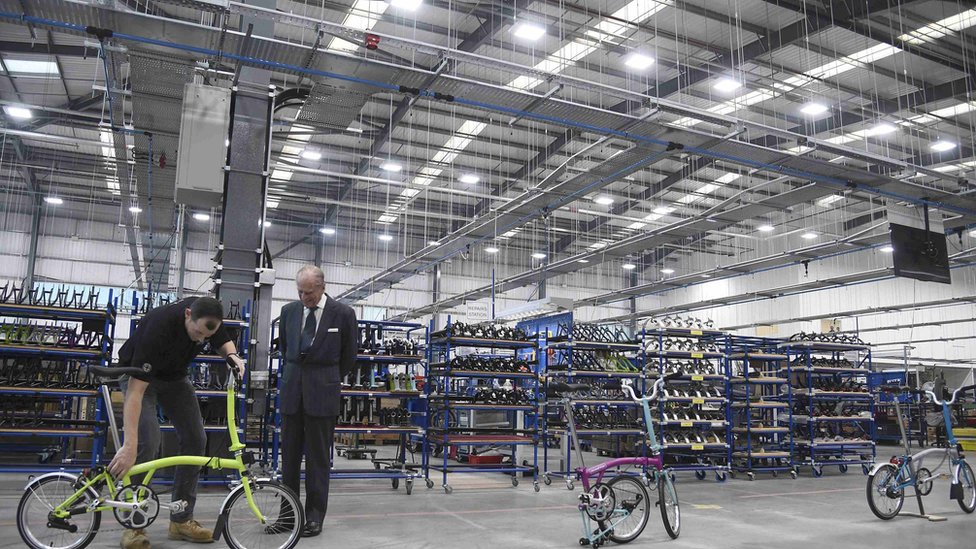 Герцог Эдинбургский открывает новую велосипедную фабрику в Бромптоне