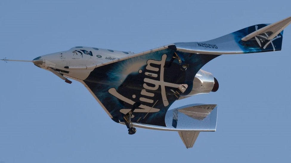Virgin Galactic VSS Unity mendarat sesudah uji terbang 13 Desember 2018 di Mojave, Kalifornia.