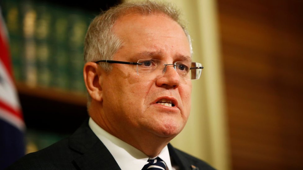 Australia Fires Pm Morrison Apologises For Us Holiday Amid Crisis Bbc News