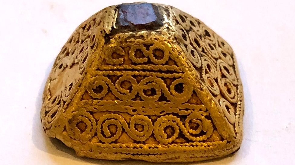 ［真正鑑定付］NGC XF DETAILS アンティーク 1935年 遺物 Suffolk detectorist finds Anglo-Saxon gold pyramid mount