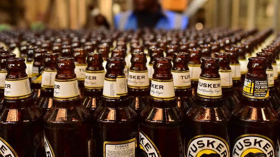 Бутылки пива Tusker