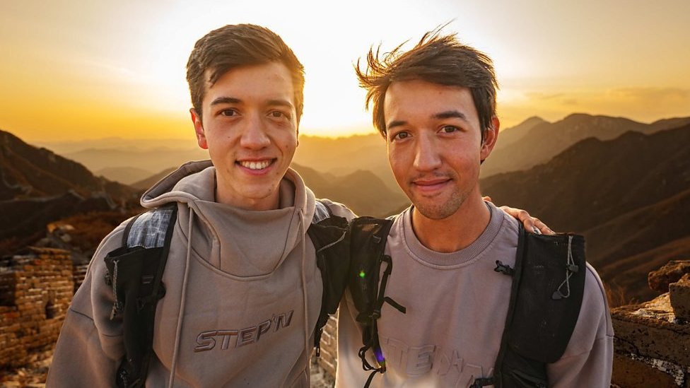 The brothers running the Great Wall of China