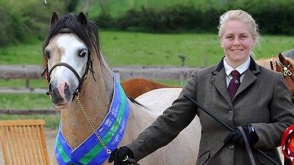 Лори Кирон проводит большую часть своего свободного времени, разводя валлийских пони в Уиклоу