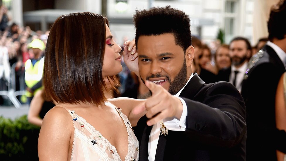 The Weeknd ha colaborado recientemente con Lana Del Ray en el dueto "Lust for Life". Selena Gomez y The Weeknd