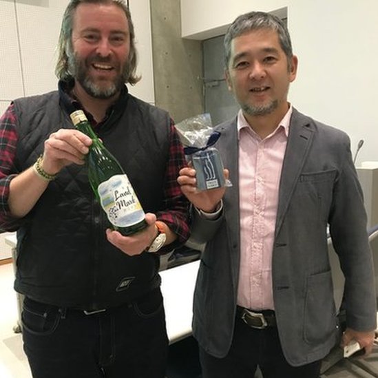 Daisuke Suzuki (right) host the visit of South African sake expert Beau Timken