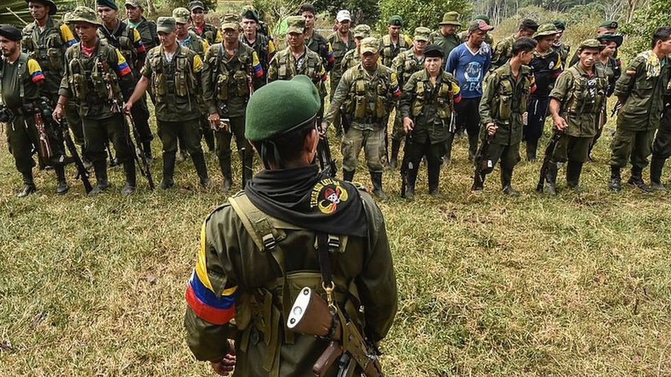 Colombia: quiénes son los comandantes guerrilleros disidentes expulsados por las FARC - BBC News Mundo