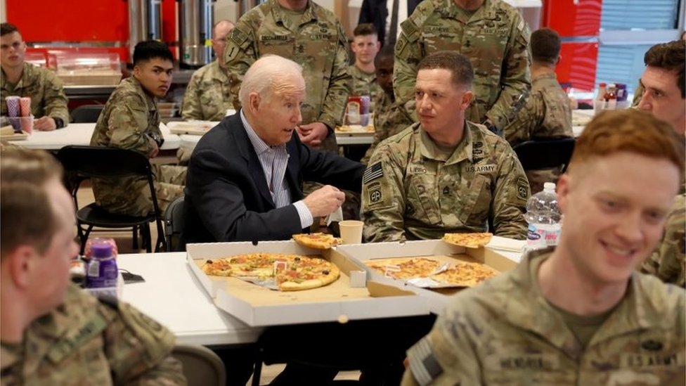 Joe Biden con tropas en Polonia