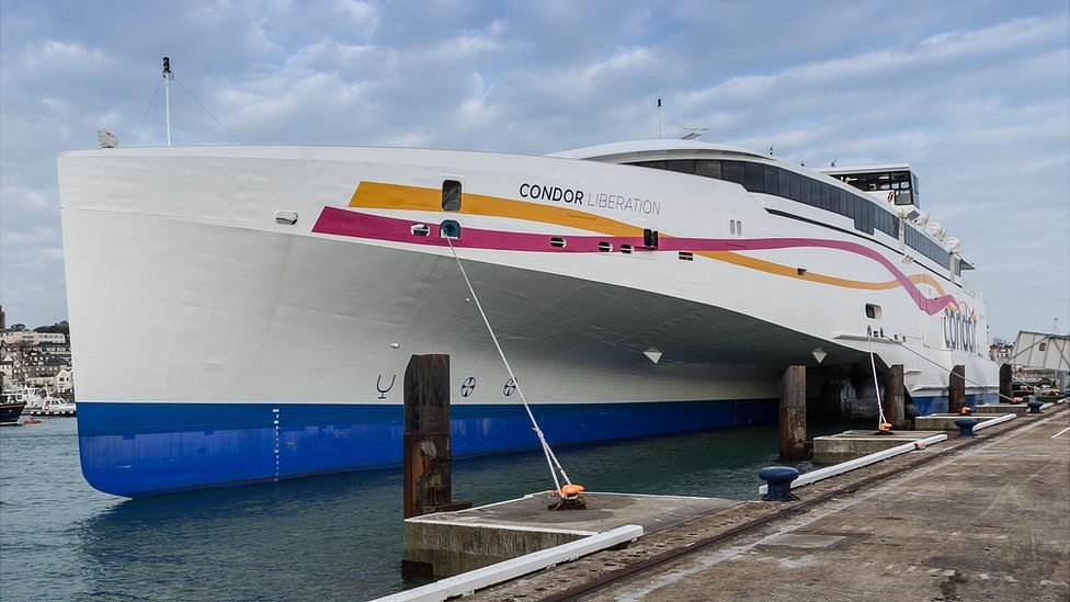 Condor Liberation в Сент-Питер-Порт-Харбор