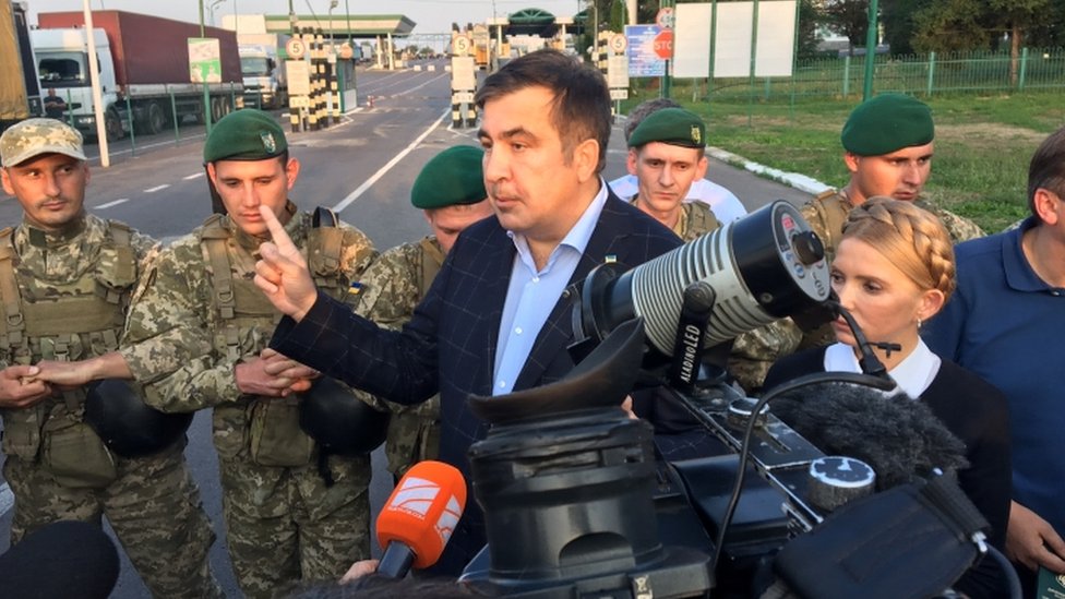 Михеил Саакашвили в нейтральной зоне между Украиной и Польшей