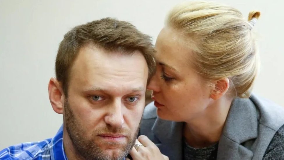 Aleksej Navaljni je umro u zatvoru nakon što je osuđen za ekstremizam - a njegova udovica Julija sada je takođe optužena za ekstremizam