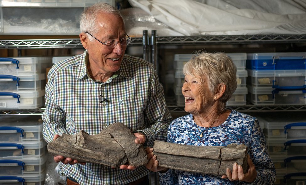 Pol de la Sal i njegova supruga Kerol idu u lov na fosile zajedno