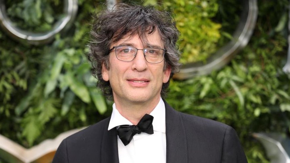 Coronavirus: Neil Gaiman sorry for making 11,000-mile trip