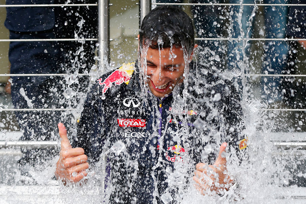 El piloto de Fórmula Uno, Daniel Ricciardo, en el Ice Bucket Challenge