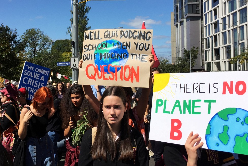 Jovens em protesto contra mudanças climáticas