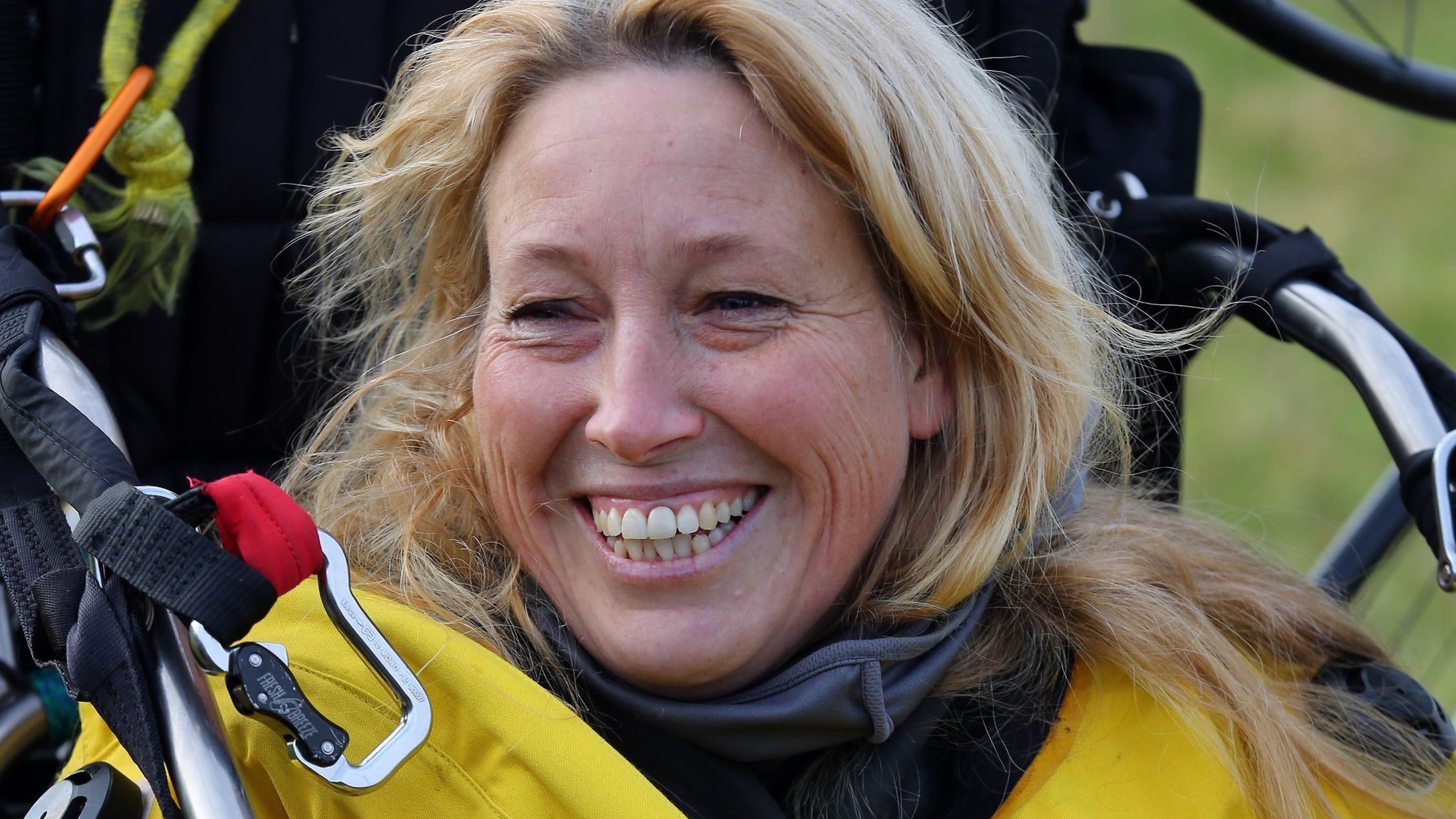 Sacha Dench: Woman flying with swans set for final flight - CBBC Newsround
