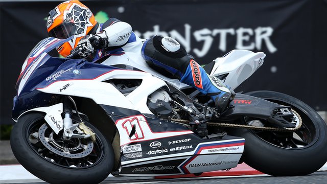 Stephen Thompson taking part in Superbike practice at the 2015 North West 200