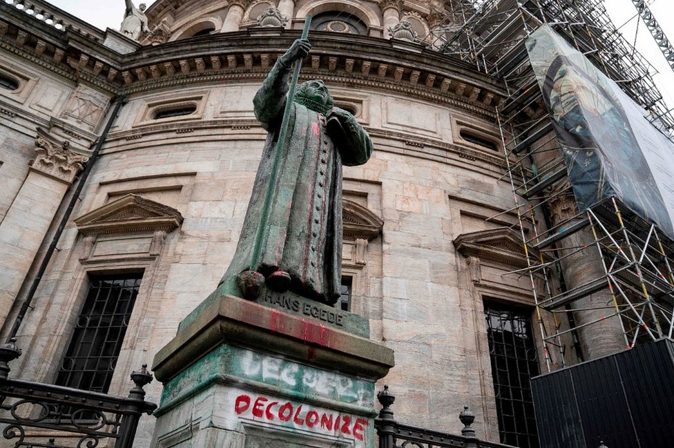 Статуя Ганса Эгеде подверглась вандализму в церкви Фредерика (Марморкиркен) в Копенгагене, 30 июня 20