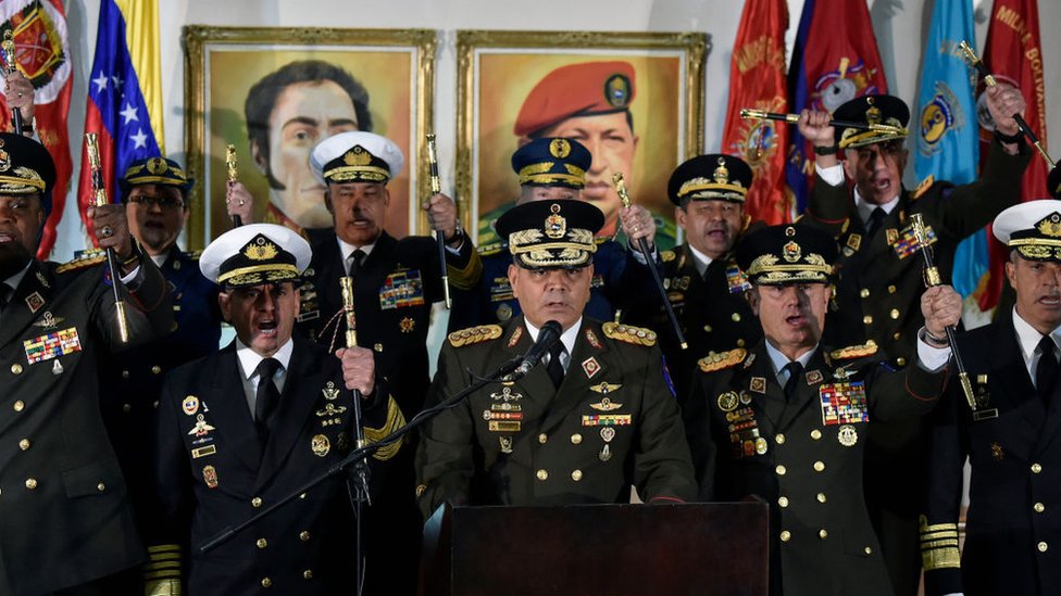 La cúpula militar de Venezuela expresa su apoyo al gobierno de Maduro.