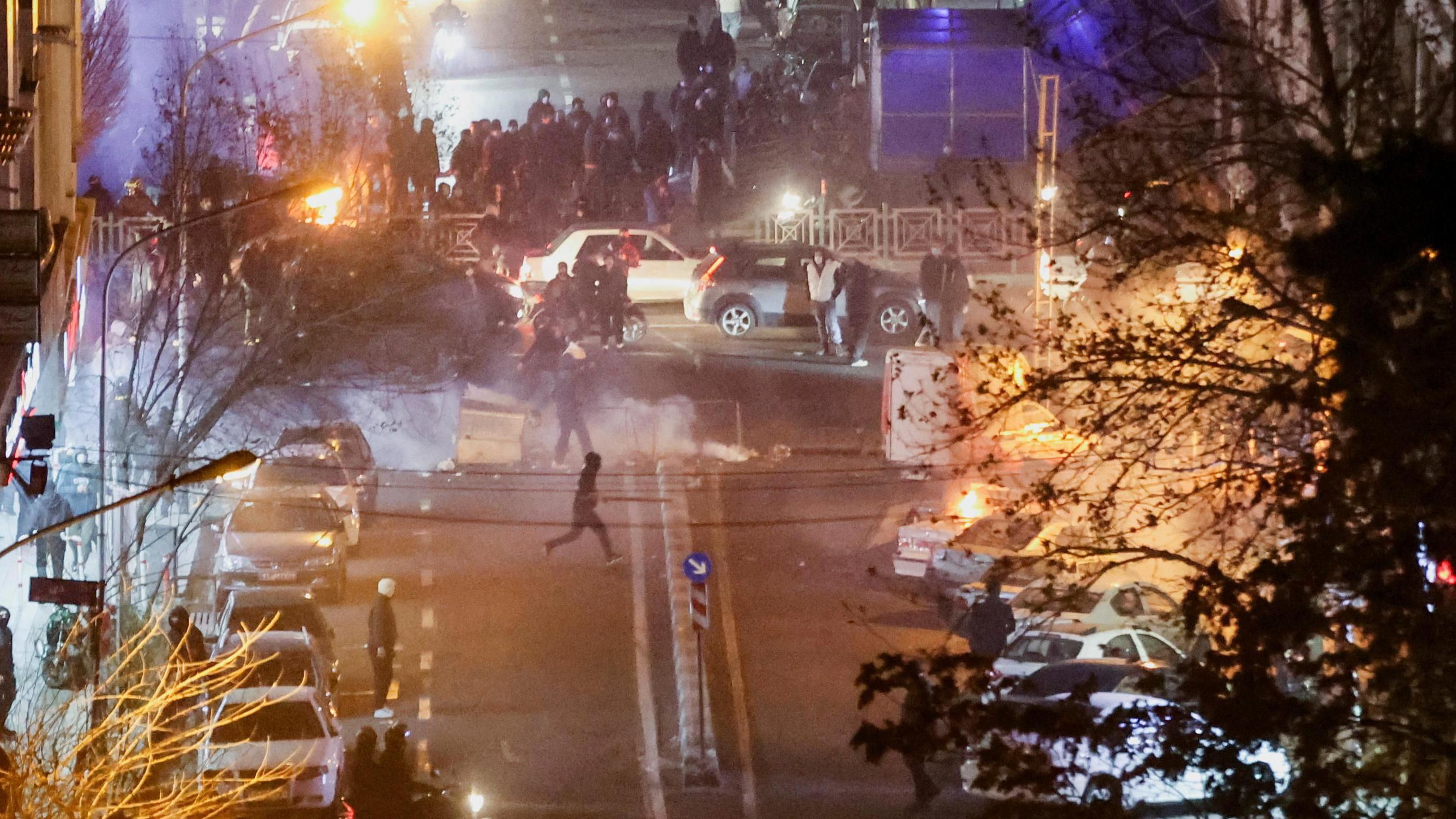 Jeremy Bowen: Authoritarian regimes die gradually then suddenly, but Iran  is not there yet