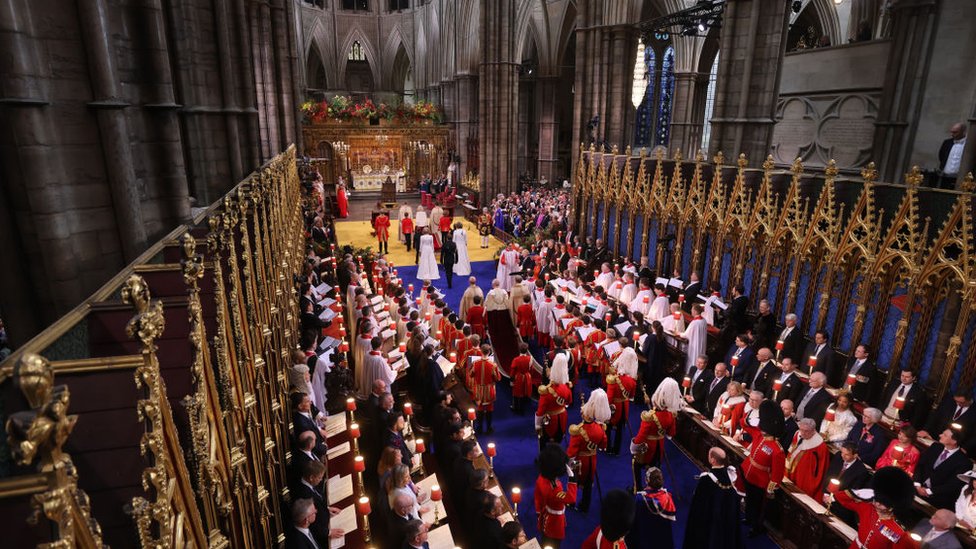 Ceremonia de coronación en la Abadía de Westminster.