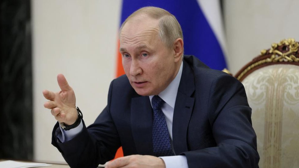 الرئيس الروسي فلاديمير بوتين يتحدث في اجتماع مجلس حقوق الإنسان الروسي في موسكو عبر وصلة فيديو