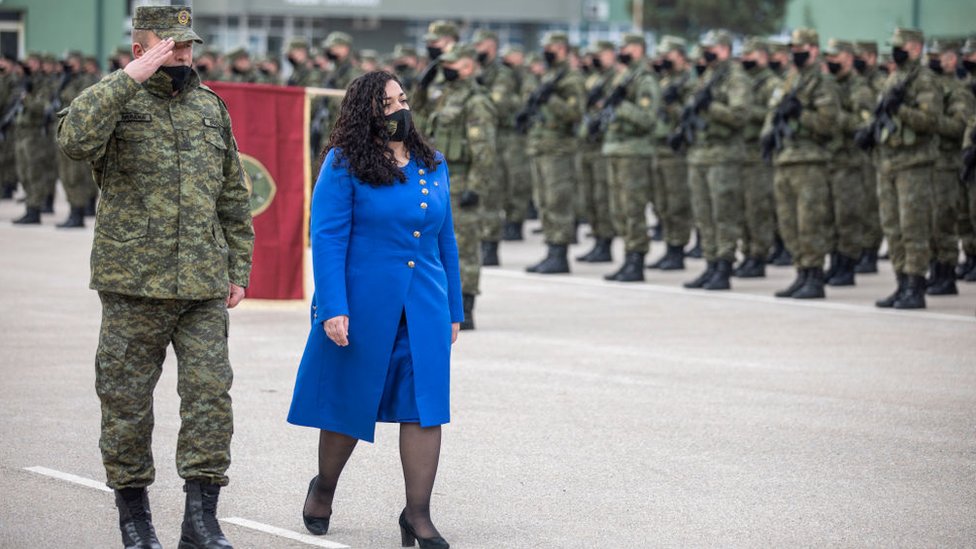 فيوسا عثماني أثناء استعراض عسكري في ذكرى إعلان استقلال كوسوفو