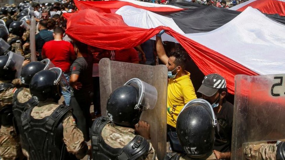 العراق شهد احتجاجات شعبية في أكتوبر/تشرين الأول العام الماضي ضد تردي الأوضاع الاقتصادية والسياسية