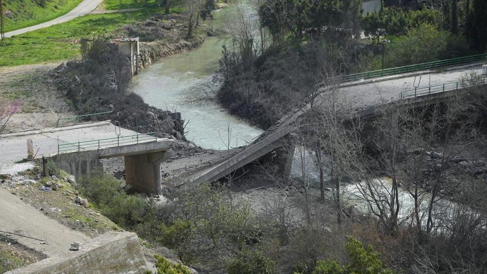 Israel destroys river bridges in southern Lebanon