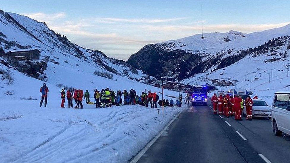 Skiers rescued after avalanche in western Austria