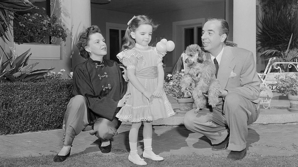 La cantante junto a su marido, el director Vincente Minnelli, y su hija, Liza Minnelli. La cantante junto a su marido, el director Vincente Minnelli, y su hija, Liza Minnelli.