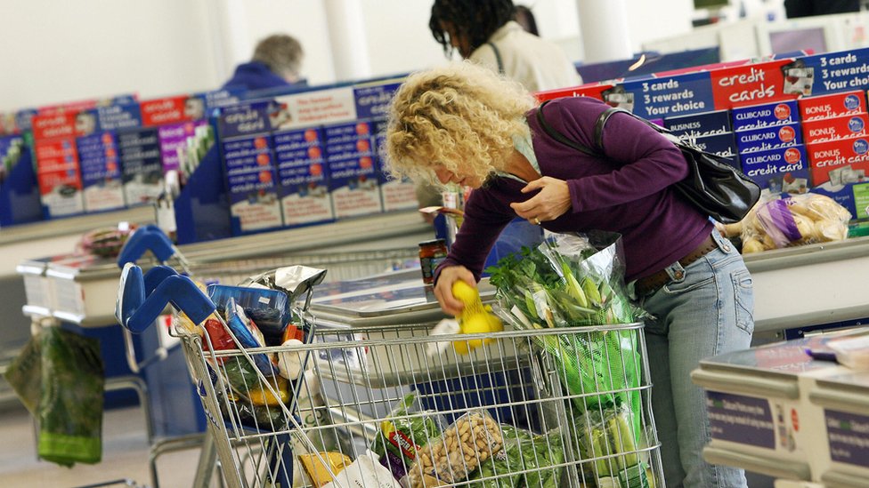 Покупатель в Tesco