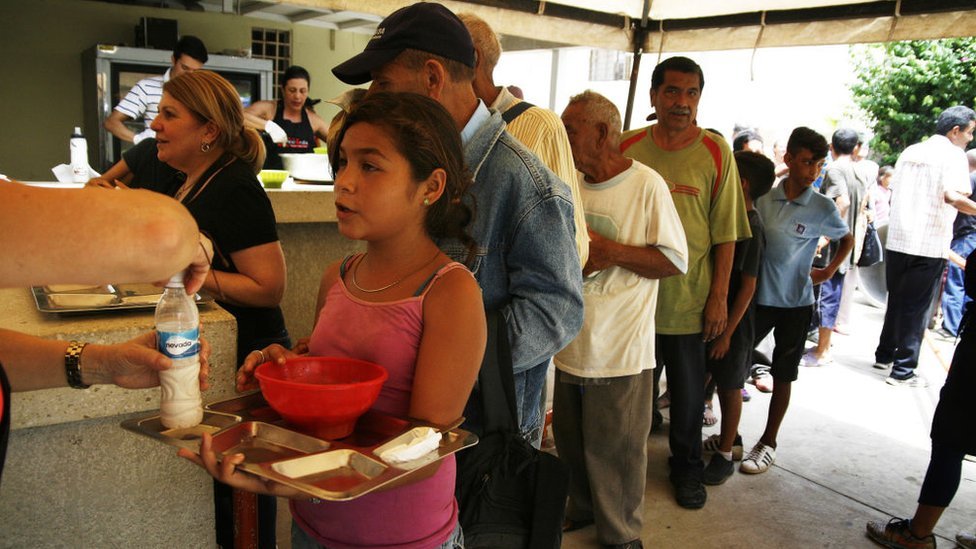 Personas en un comedor en Venezuela.