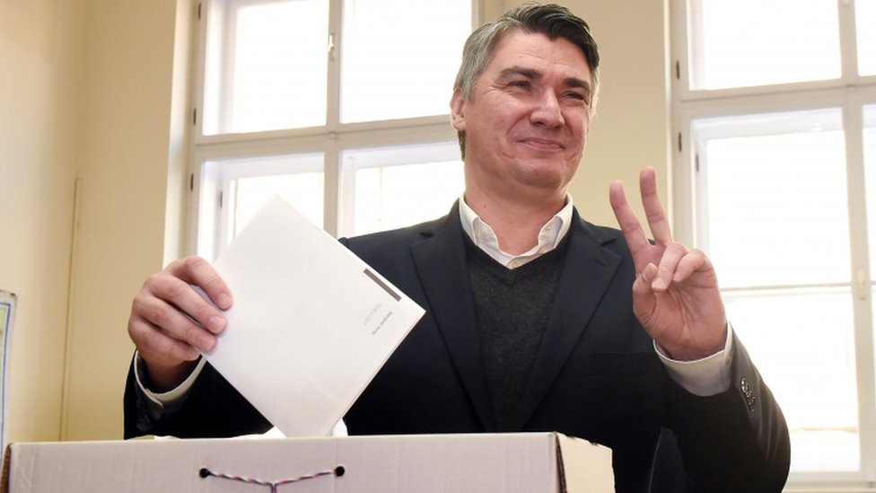 Премьер-министр Зоран Миланович голосует в Загребе - 8 ноября