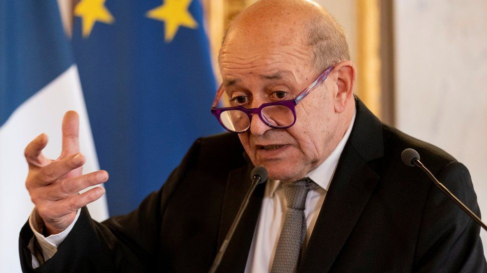 法國外長勒德里昂還指責這兩個國家"口是心非"，"嚴重違反（盟友間）信任"。