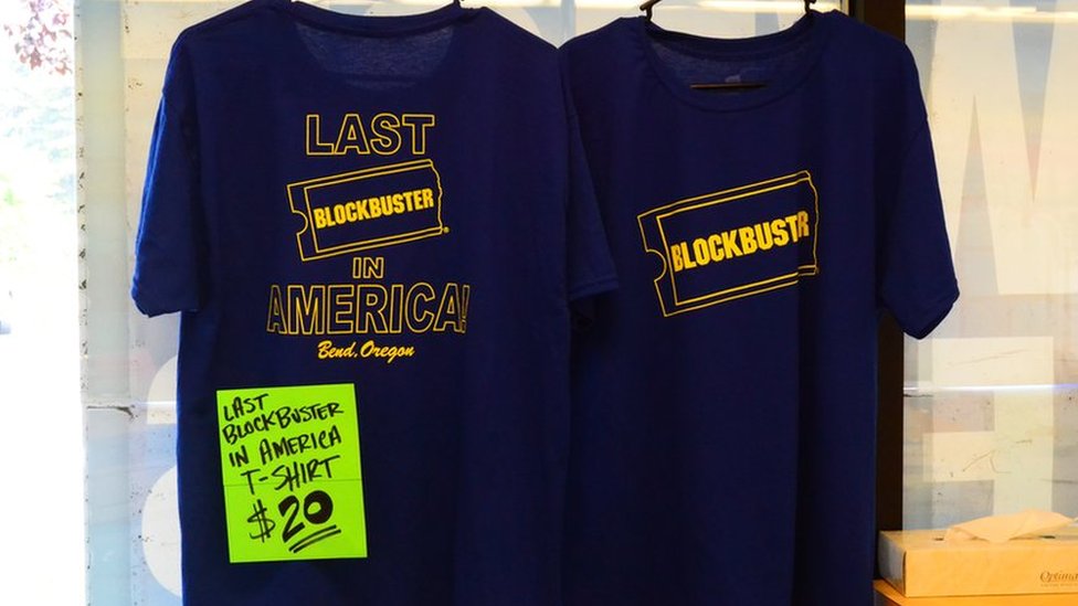 Camisetas del último Blockbuster.