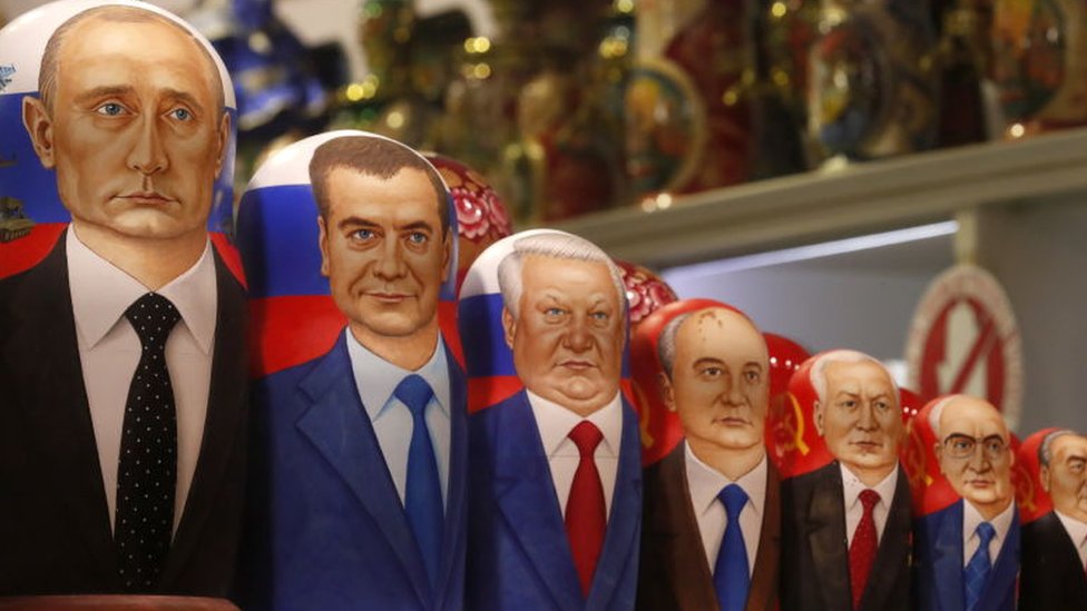 Souvenirs con os rostros de los líderes rusos o soviéticos.