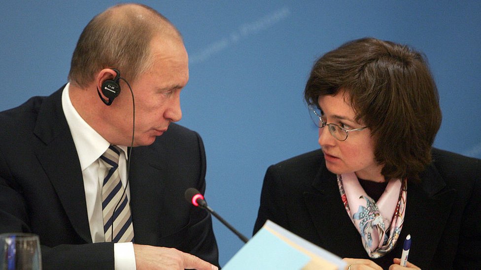 Vladimir Putin y Elvira Nabiullina en 2008.