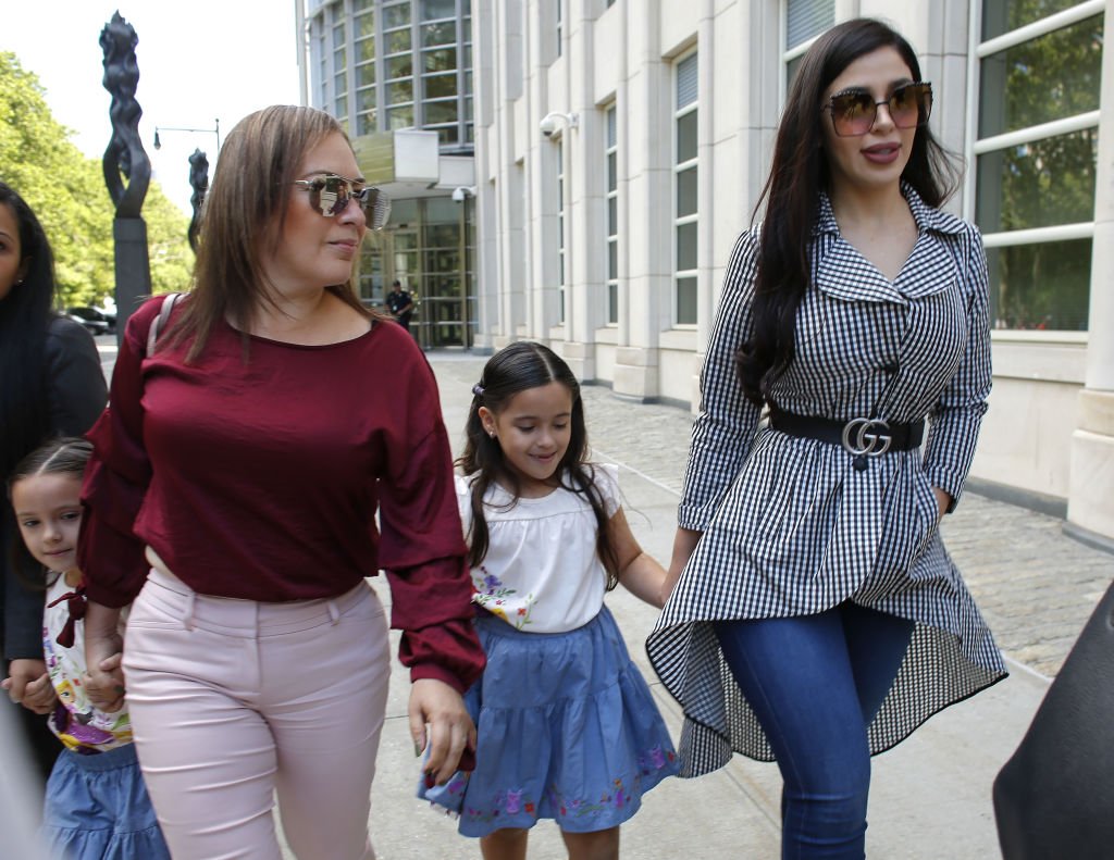 Emma Coronel with her daughters