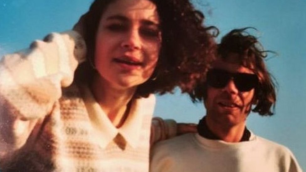 Рэйчел Джонс и Менса на пляже Богнор в 1989 году