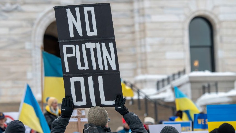 من تجمع مناهض للحرب على أوكرانيا في سانت بول، مينيسوتا.