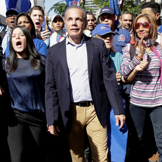 Pese a que le disputó la presidencia a Hugo Chávez en 2006, Manuel Rosales despierta suspicacias entre miembros de la oposición venezolana. Manuel Rosales