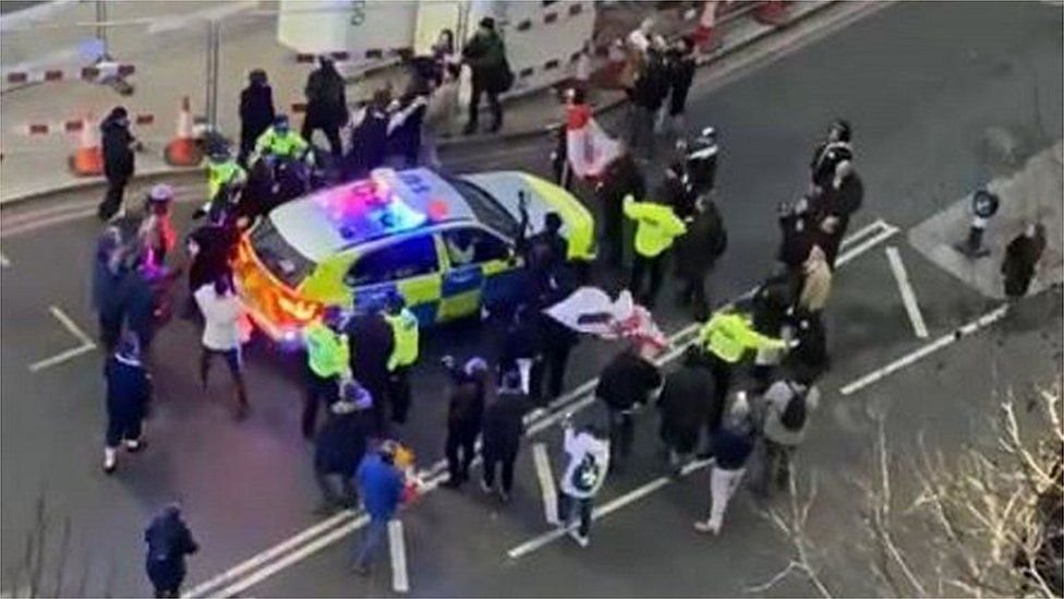 İngiltere'de İşçi Partisi lideri Starmer'a yönelik protestoda iki kişi tutuklandı
