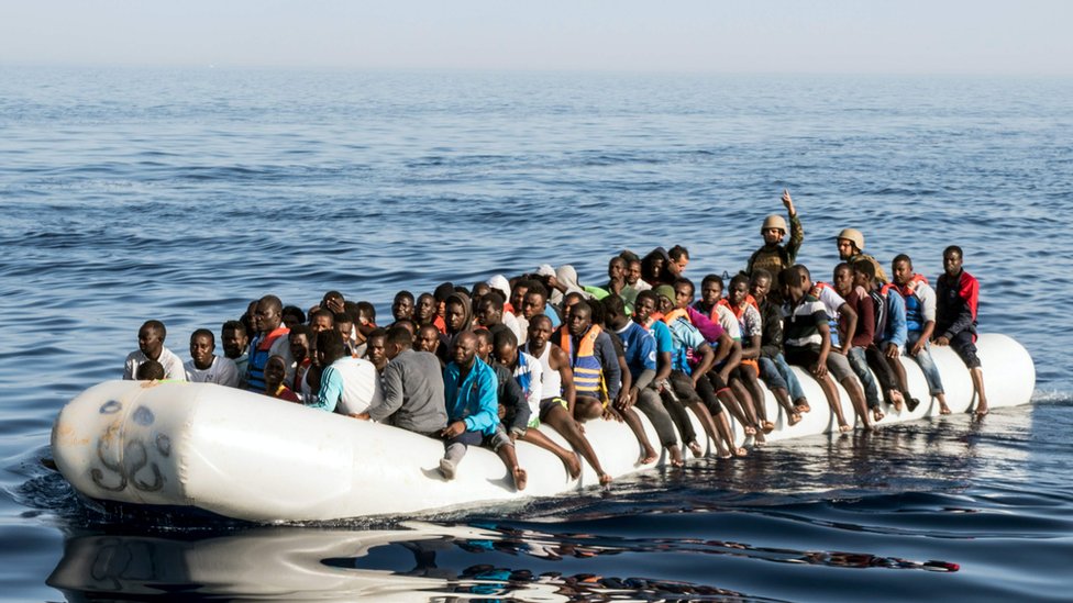 Migrantski brod blizu obale Libije