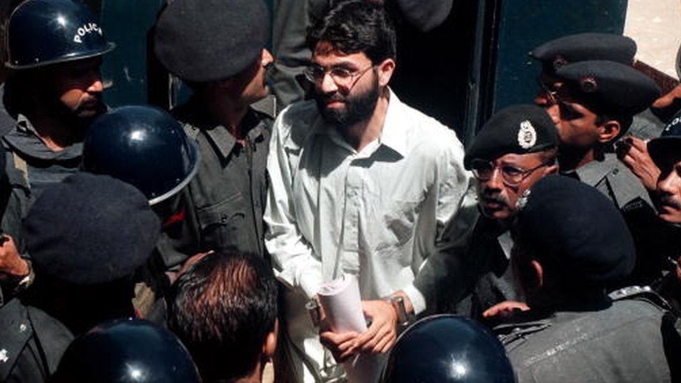 Ahmed Omar Saeed Sheikh arrives in 2002 at the provincial high court in Karachi, Pakistan